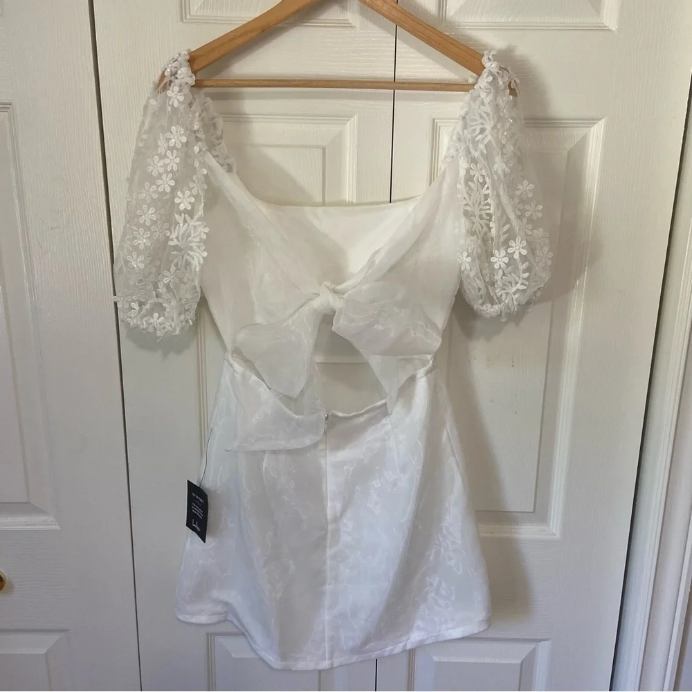 Lulu’s NWT Charming Potential White Backless Puff Sleeve Floral Bow Mini Dress S - Picture 6 of 10